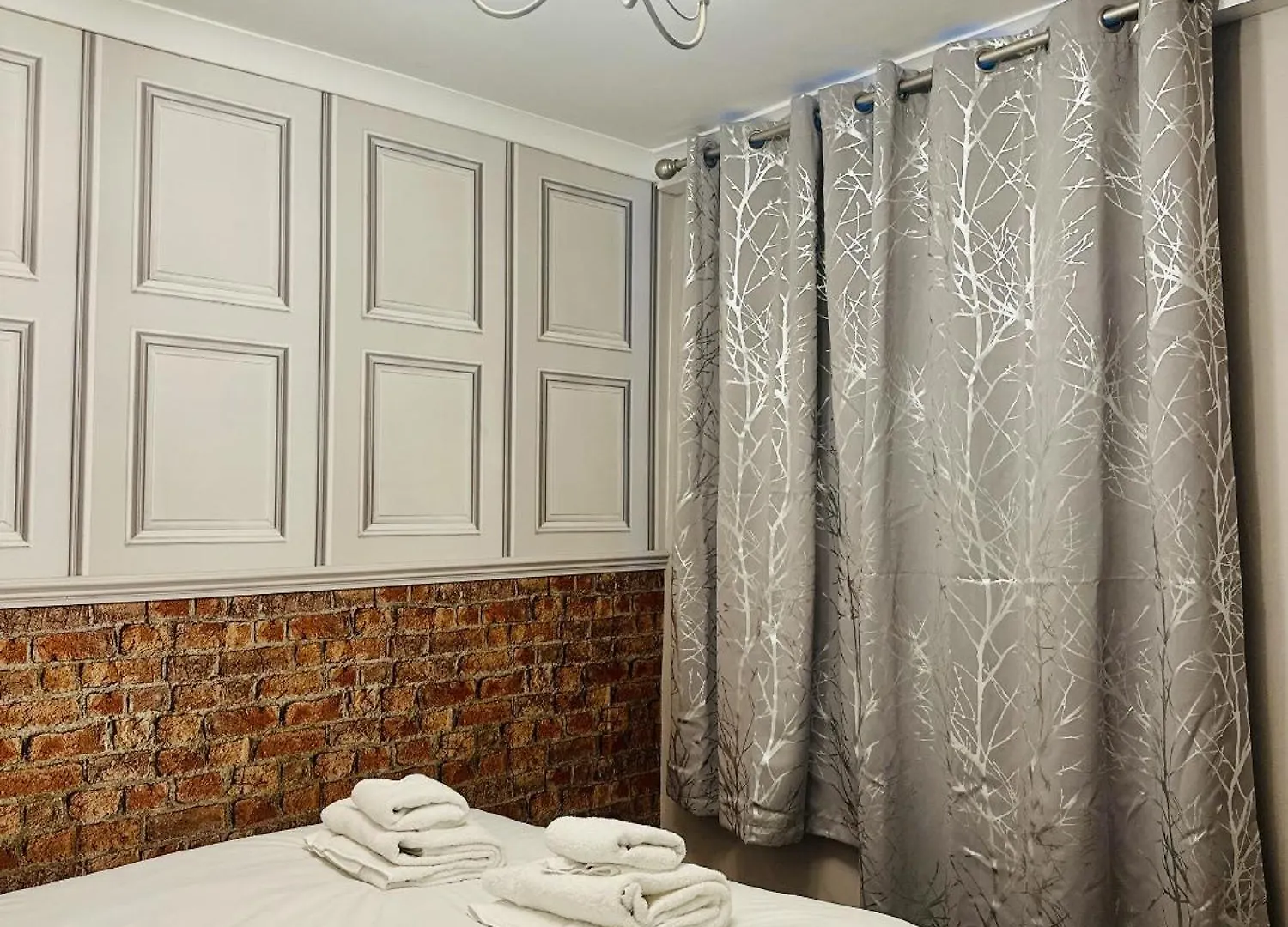 Seafront Party Houses For Hens, Stags & Groups Brighton Apartment