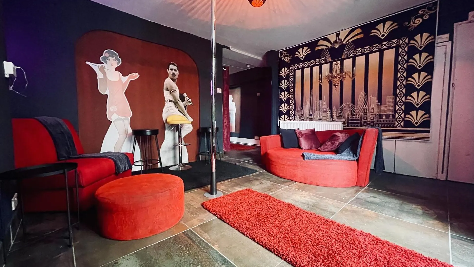 Seafront Party Houses For Hens, Stags & Groups Brighton Apartment